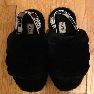 UGG Fluff Yeah girls slide size 3 black